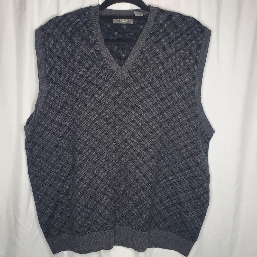 ♤ Van Heusen Plaid Sweater Vest Size XL Gray and Black